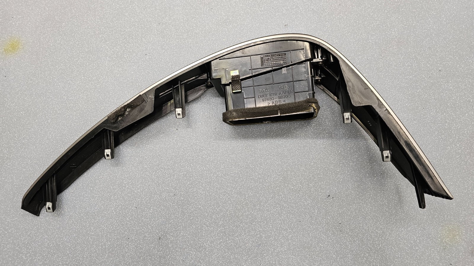 03-06 SORENTO CENTER DASH LEFT DRIVER AC AIR VENT CONDITIONING COVER TRIM SILVER
