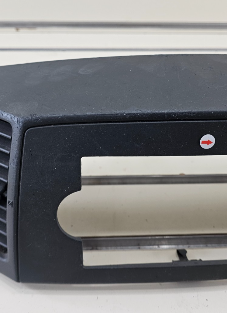 🔥2005-2007 Jeep Grand Cherokee RADIO TRIM BEZEL W VENTS Dark Gray B30