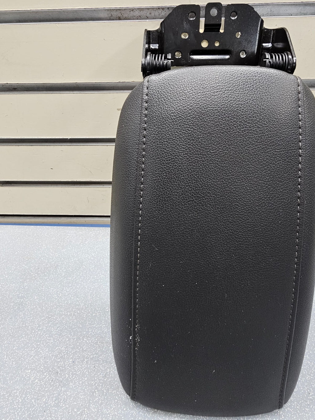 🔥13-16 Ford Fusion Front Center Console Lid Armrest Leather Cover Top Pad Black