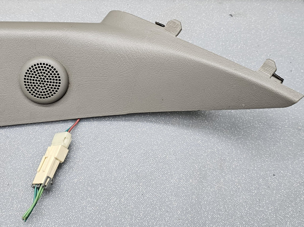99-06 SILVERADO SIERRA Roof Molding A PILLAR Trim RIGHT Pass Speak LIGHTGRAY P3