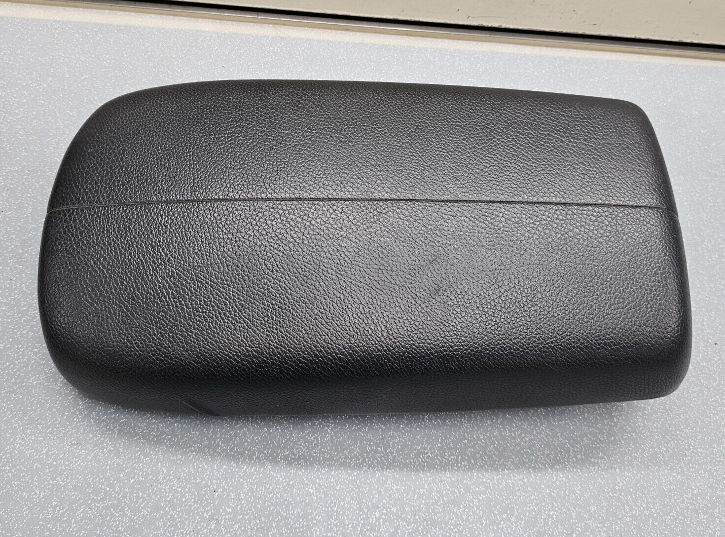 🔥10-13 Kia Sorento Console Lid Cover Leather Top Pad Armrest Assembly Black OEM