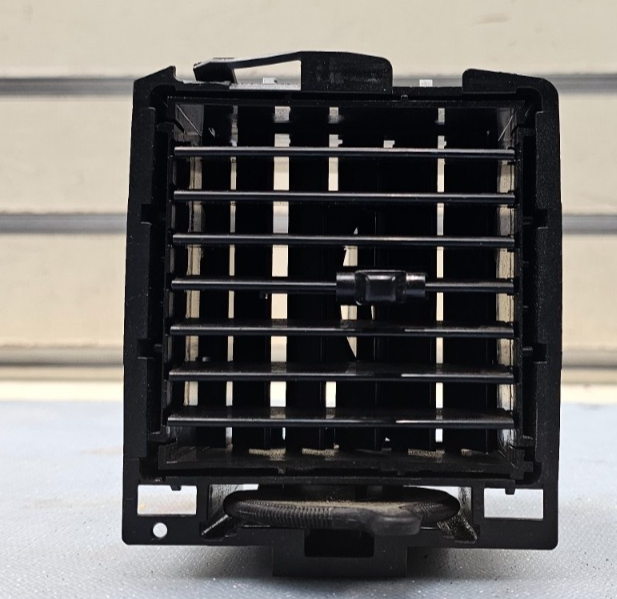 98-11 Grand Marquis Crown Victoria Dash Right Passenger AC Heater Air Vent Black