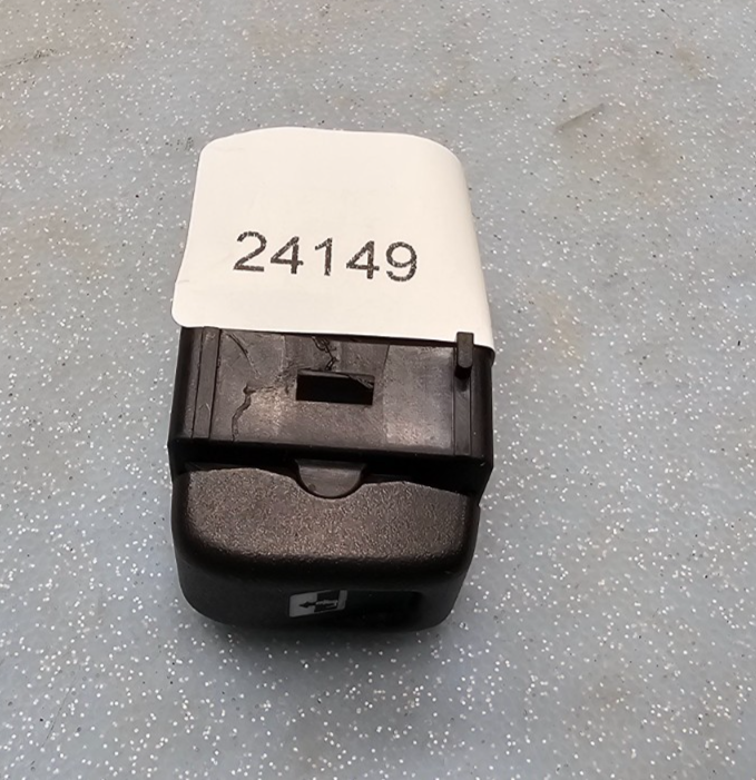 🔥02-05 Trailblazer Envoy Bravada Rainier Rear Power Window Switch Black