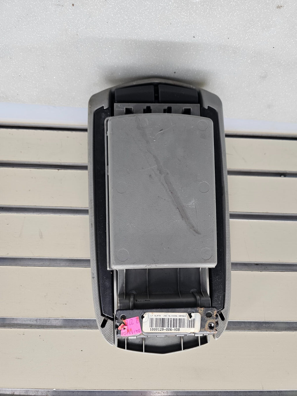 07-10 Chrysler Sebring Center Console Lid Armrest Storage Assembly Top Gray OEM
