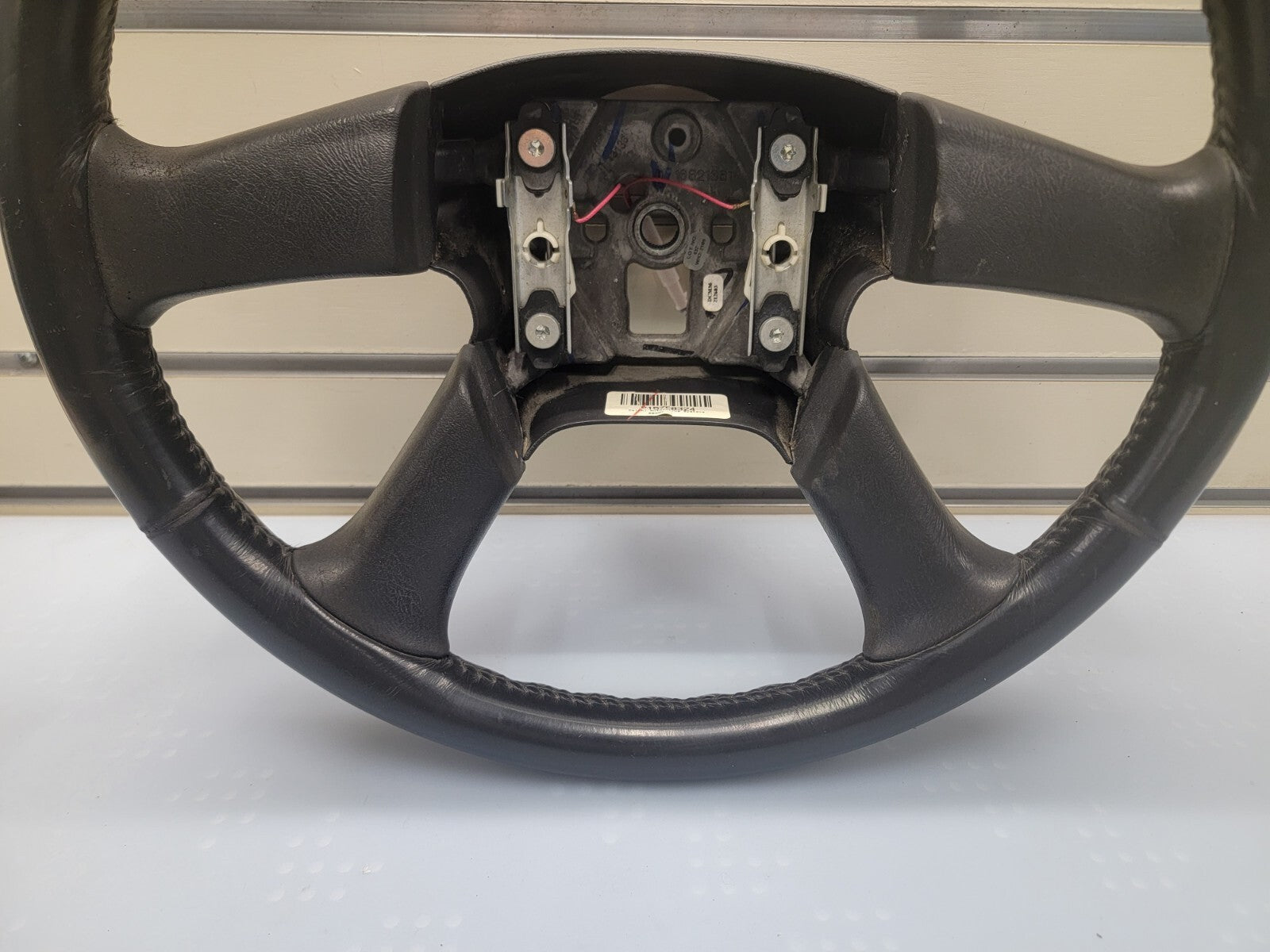 02-09 Trailblazer Envoy03-06 SILVERADO SIERRA YUKON STEERING WHEEL LEATHER BLACK