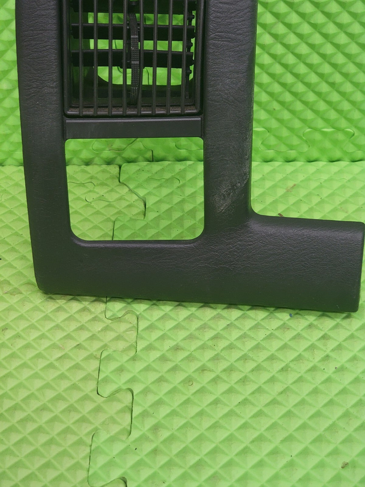 02-05 Dodge RAM Front Left Driver Side A/C Heat Air Vent Taupe BLACK VT7