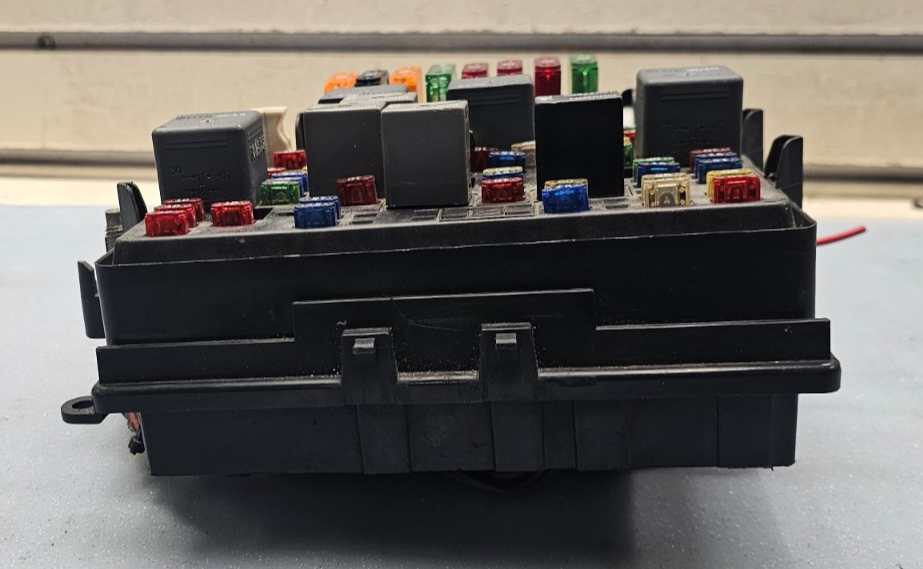 🔥99-02 Silverado Sierra Fuse Box Relay Junction Engine Integrated Power Module