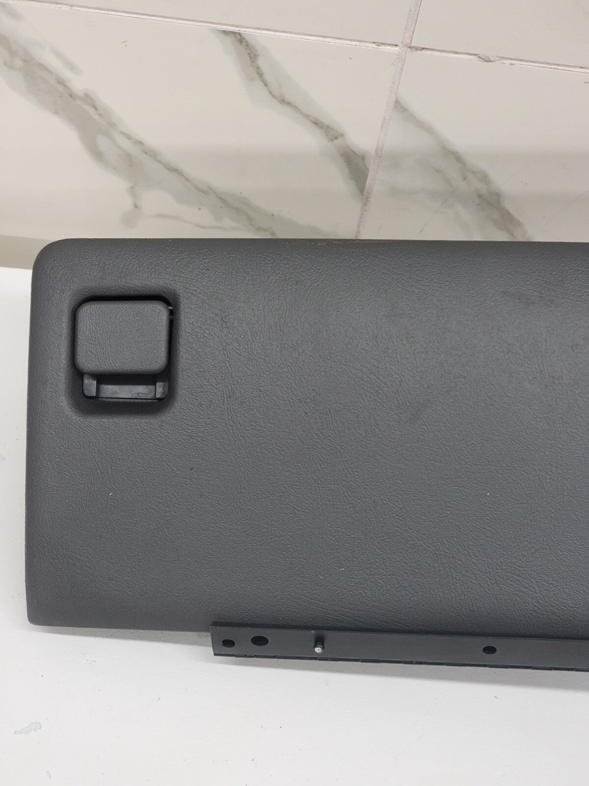 2002-2006 CADILLAC ESCALADE GLOVE BOX DASH STORAGE COMPARTMENT OE DARK GRAY G9
