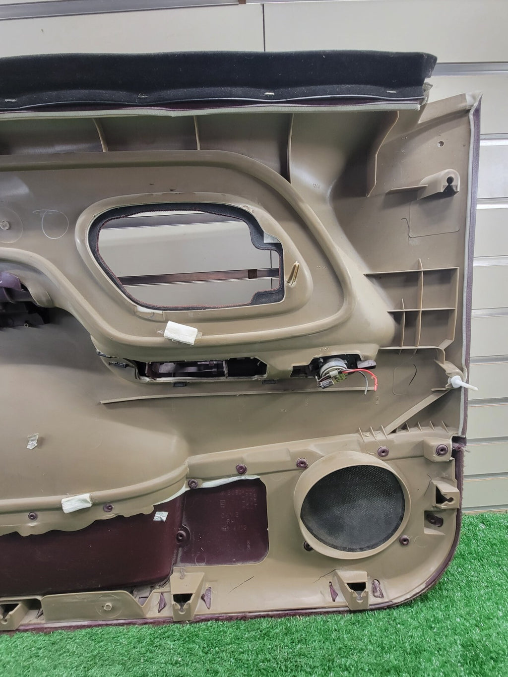 🔥95-99 Chevy GMC Silverado C/K DOOR PANEL Front Passenger Right RED OEM D2