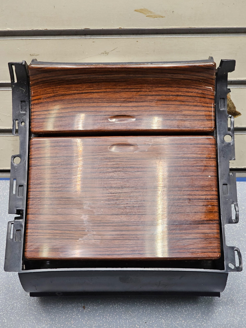 03-06 Silverado Sierra Center Console Cup Drink Holder Storage Lower Bezel WOOD