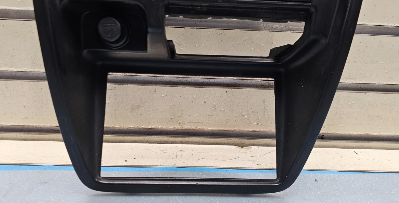 🔥1993-1994 Nissan D21 Hardbody Pick Up Pathfinder Radio Bezel Black