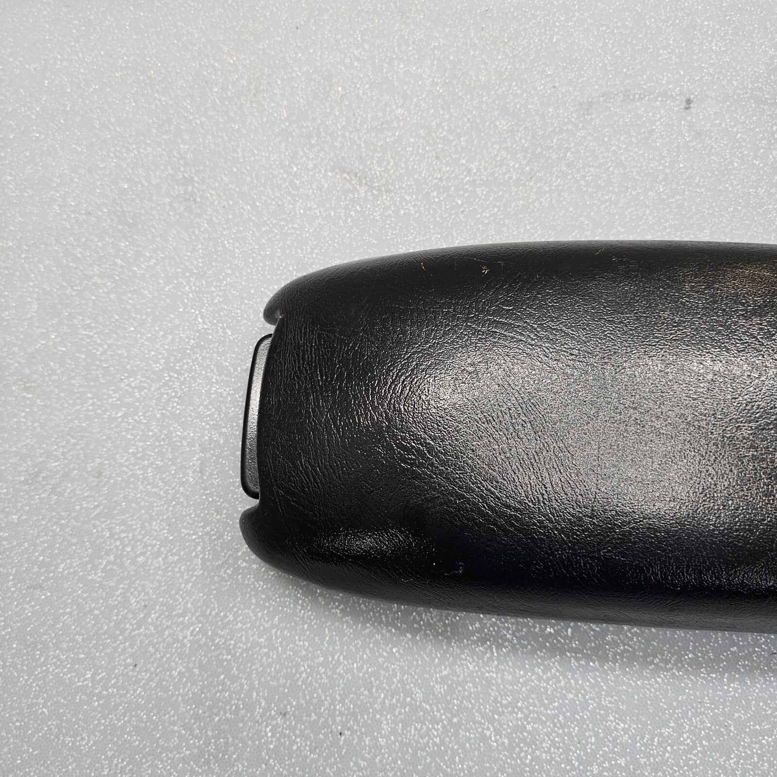 98-04 BLAZER S10 JIMMY SONOMA Front Center Console Lid Armrest Cover Black L7