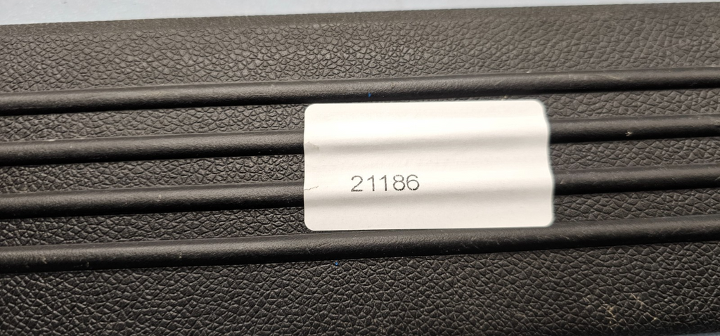 🔥07-14 SILVERADO SIERRA LEFT FRONT CREW CAB DOOR SILL SCUFF PLATE TRIM BLACK