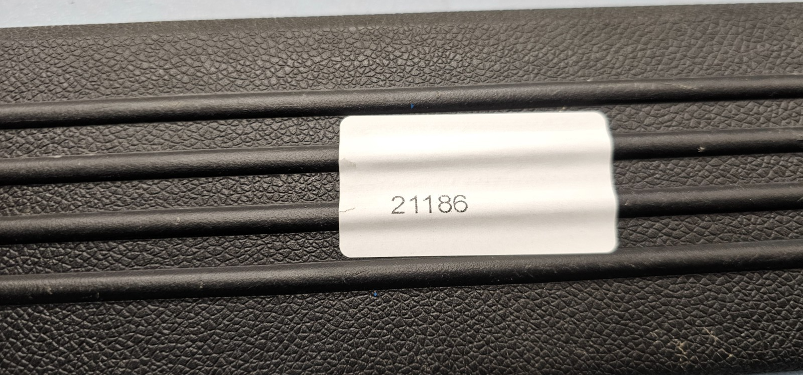 🔥07-14 SILVERADO SIERRA LEFT FRONT CREW CAB DOOR SILL SCUFF PLATE TRIM BLACK