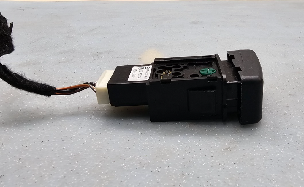 🔥04-09 Mazda3 Mazda 3 Hazard Warning Switch Emergency Flasher Light Assembly