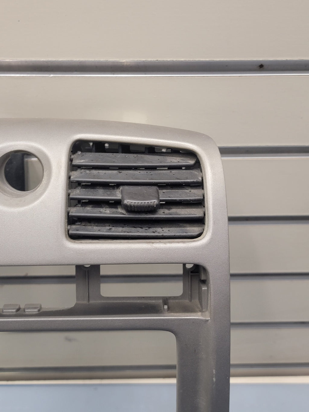 🔥2004-2012 CHEVY COLORADO GMC CANYON CENTER DASH RADIO VENT BEZEL SILVER