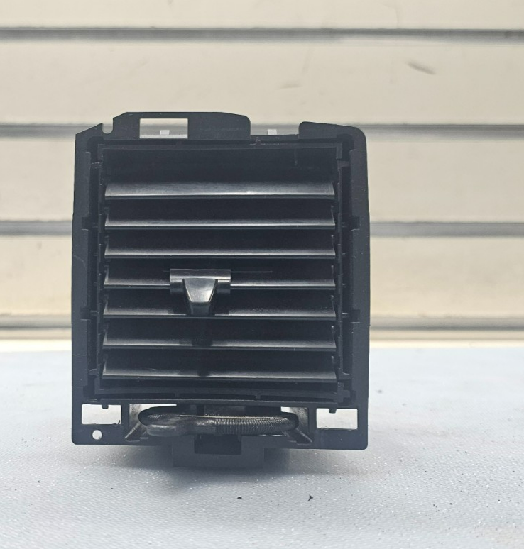 98-11 Grand Marquis Crown Victoria Dash Right Passenger AC Heater Air Vent Black
