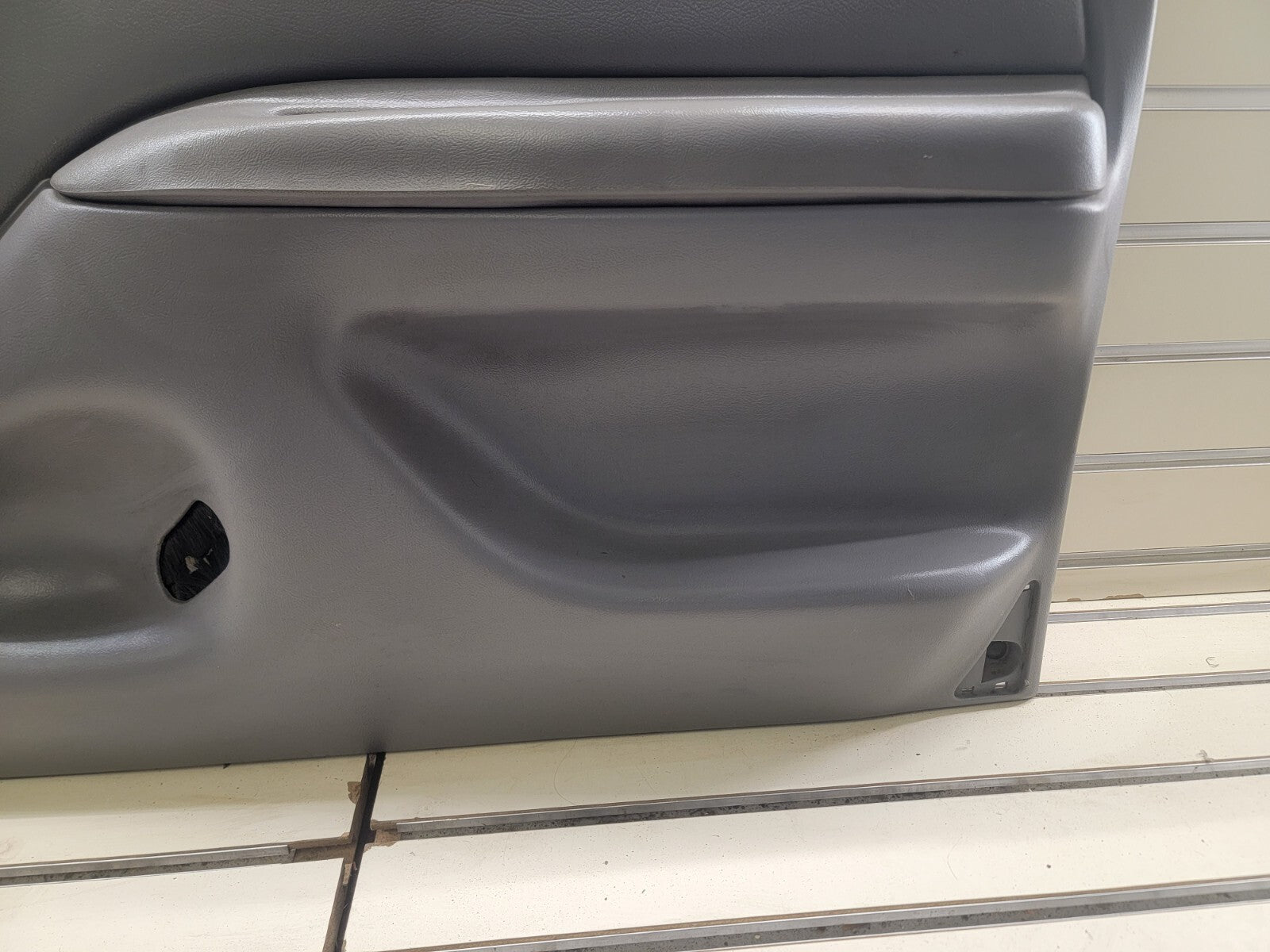 92-96 Ford F150 F250 BRONCO Door Panel Front right passenger 1/2 manual gray D18