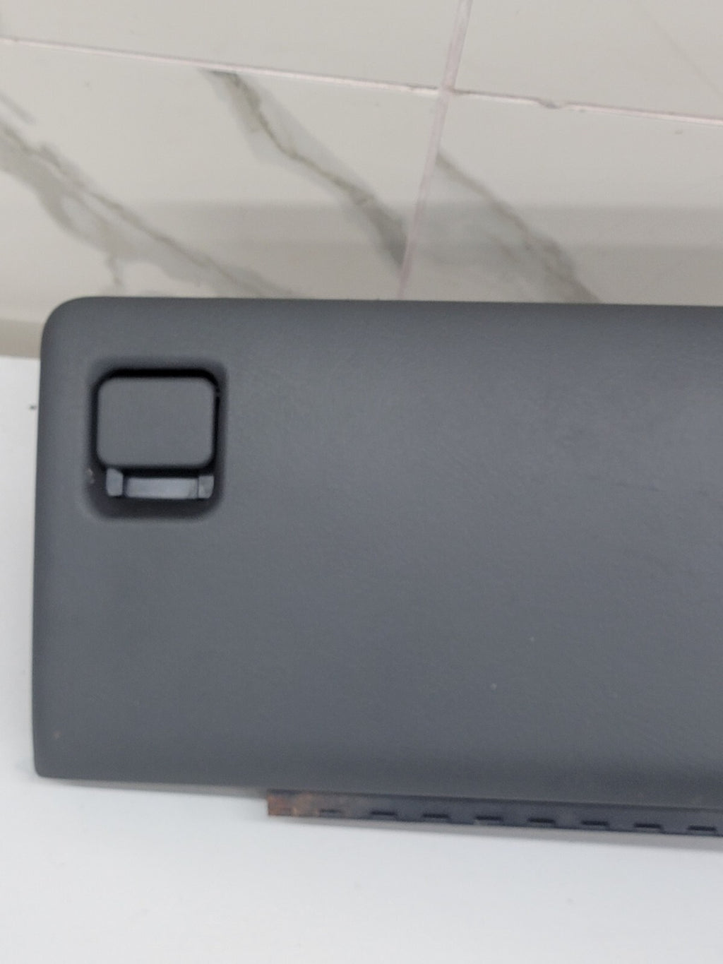 02-06 CADILLAC ESCALADE GLOVE BOX GLOVEBOX DASH STORAGE COMPARTMENT OE GRAY G9