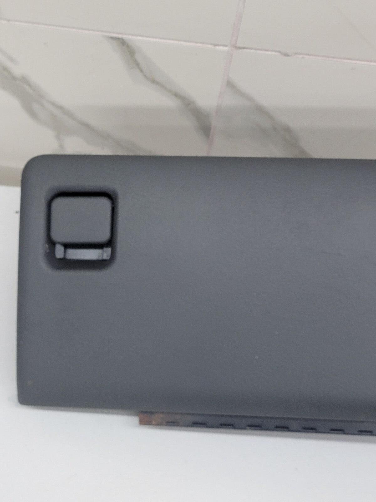 02-06 CADILLAC ESCALADE GLOVE BOX GLOVEBOX DASH STORAGE COMPARTMENT OE GRAY G9