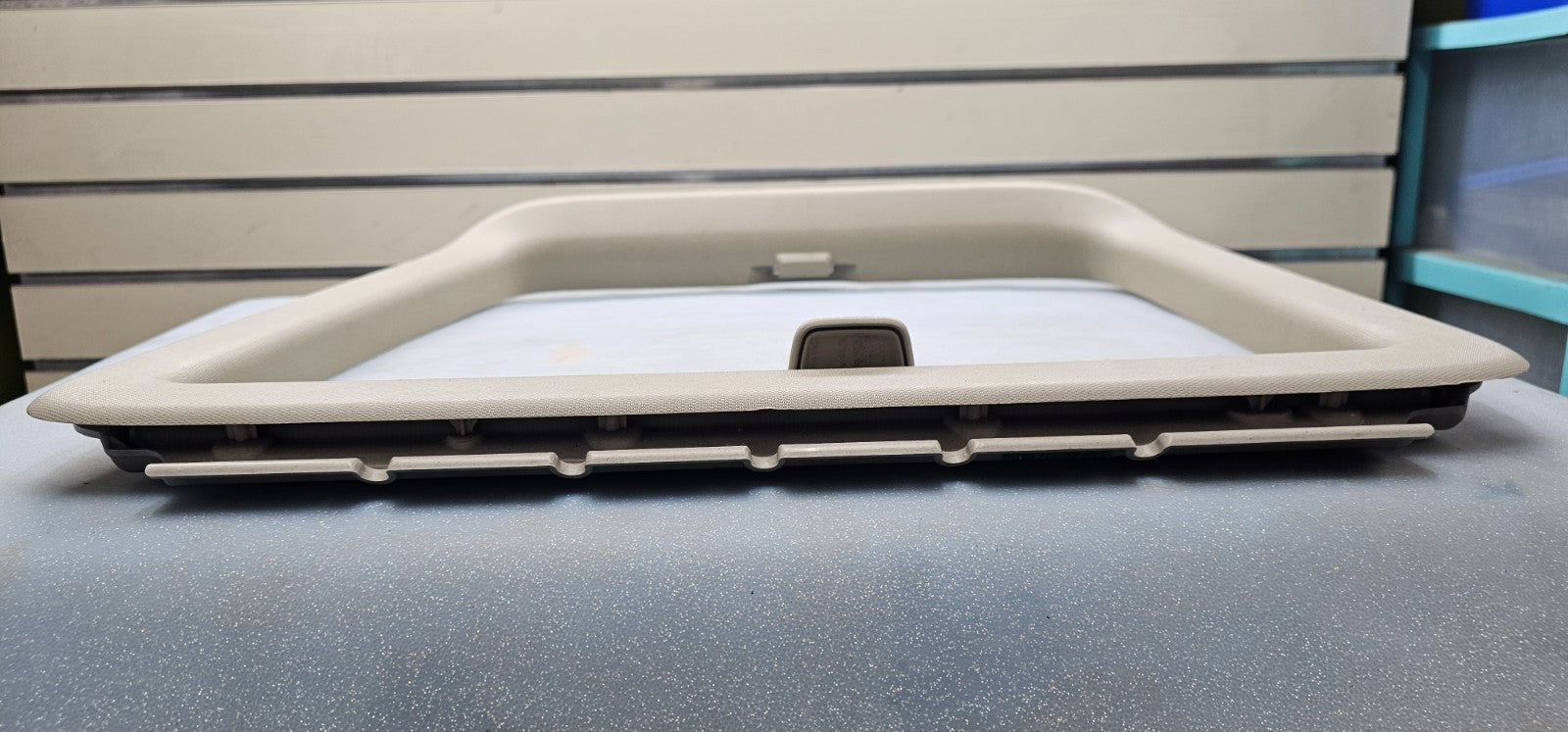 🔥2006-2009 Jeep Commander Right Passenger Side Rear Window Trim Molding TAN OEM