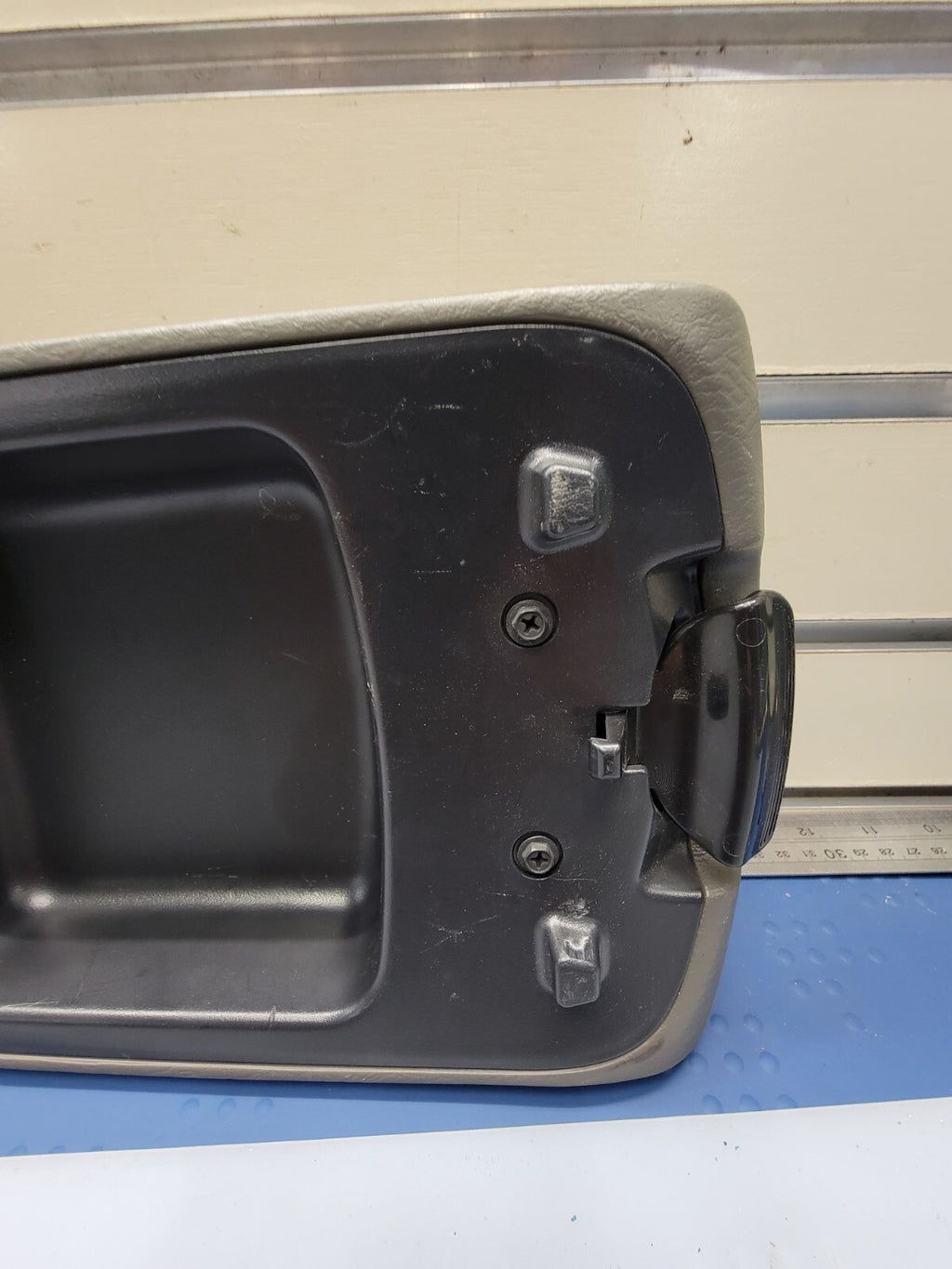 🔥2002-2007 Jeep Liberty Center Console Arm Rest Lid Gray OEM
