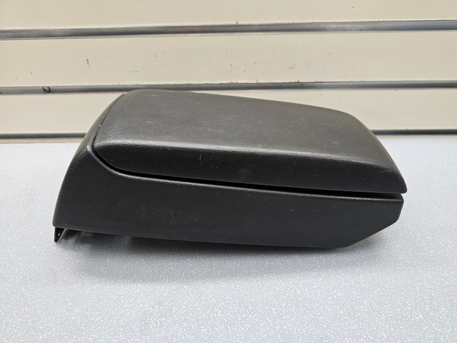 🔥04-12 GMC Canyon Chevy Colorado Center Console Arm Rest Lid BLACK OEM