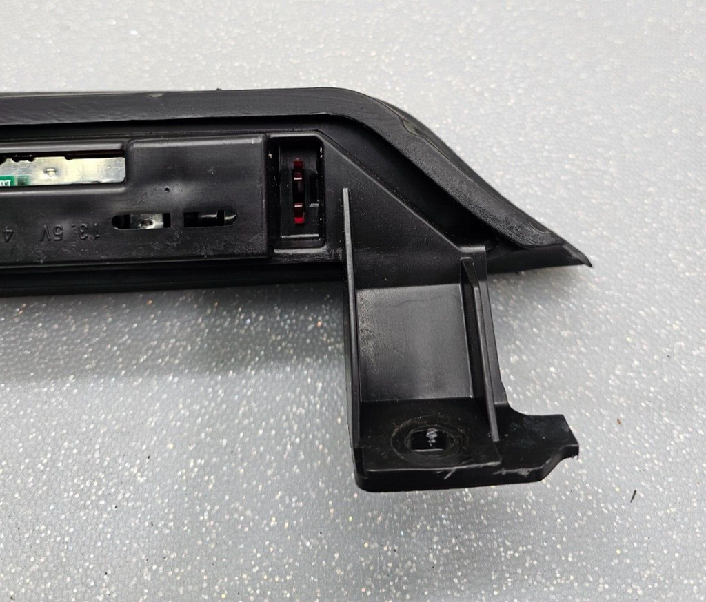 05-08 Nissan Pathfinder Xterra Third Center Brake Light Tail Light Assembly OEM