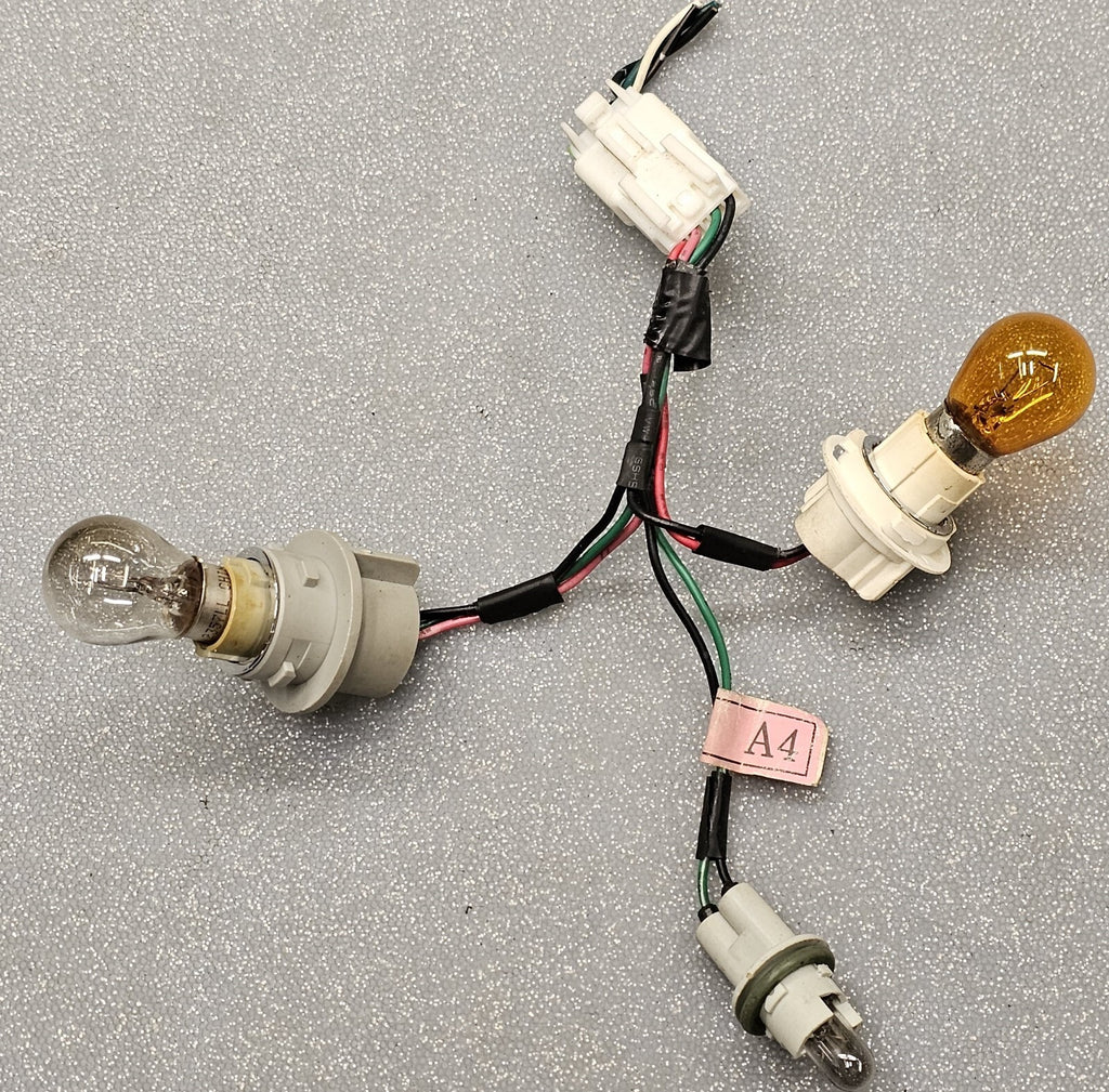 🔥2006 - 2008 HYUNDAI SONATA TAIL LIGHT BULB SOCKET HARNESS K1888