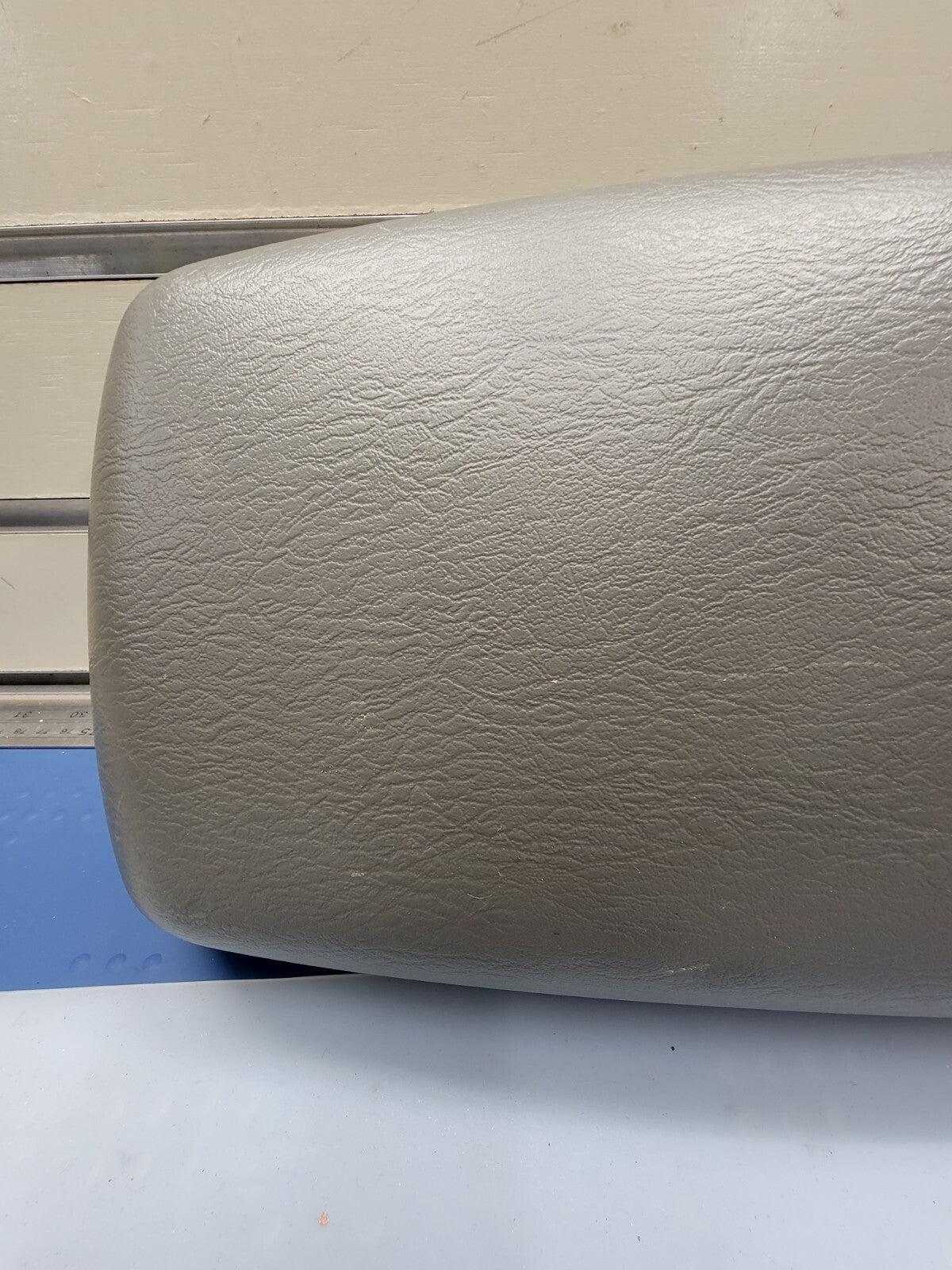 🔥2002-2007 Jeep Liberty Center Console Arm Rest Lid Gray OEM