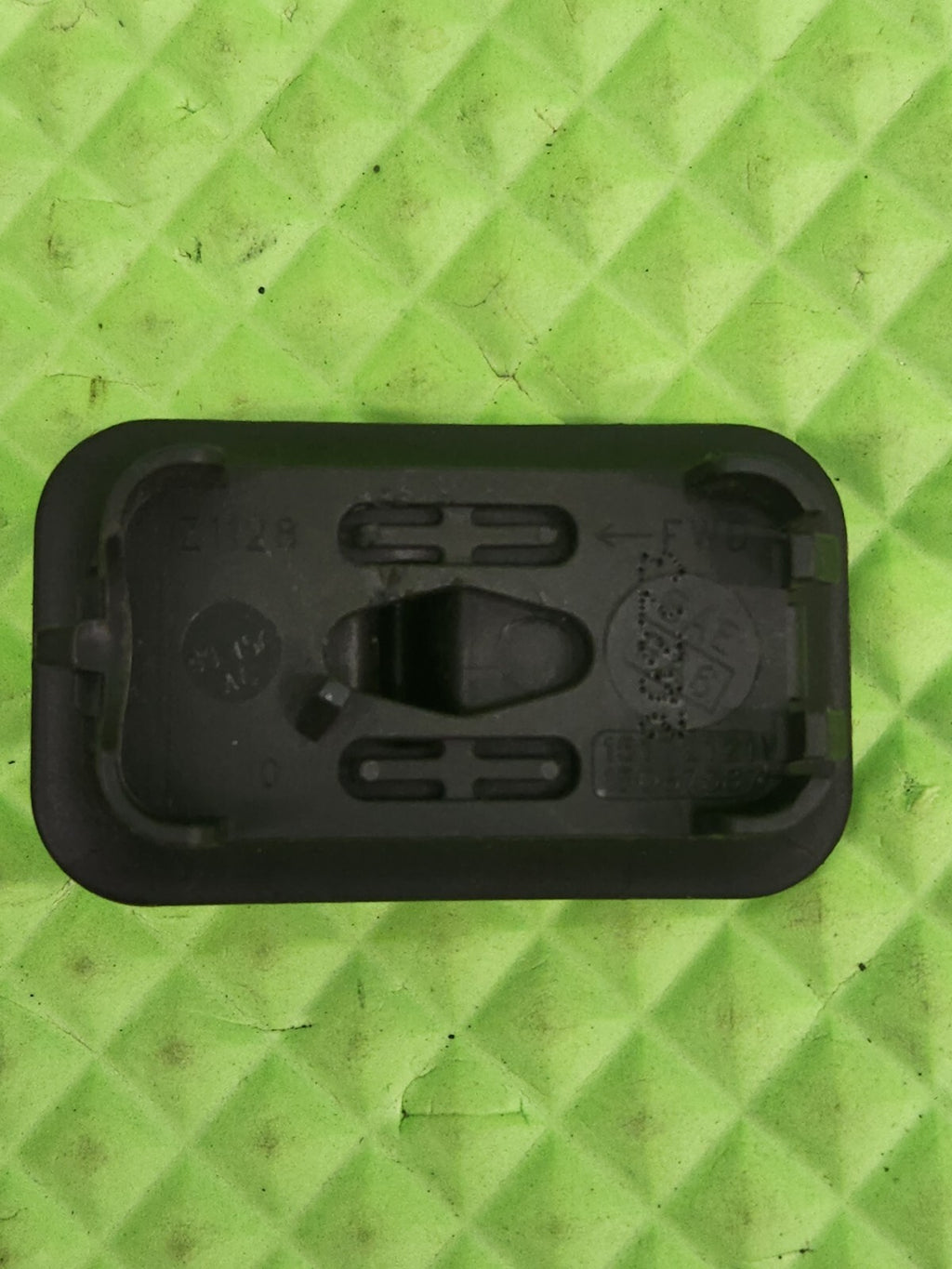 04-07 GMC Chevy Cadillac 15172121 Lever Front Side Door Lock OEM BLACK