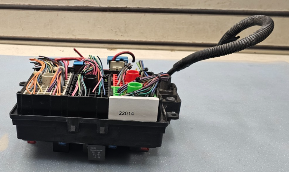 🔥99-02 Silverado Sierra Fuse Box Relay Junction Engine Integrated Power Module