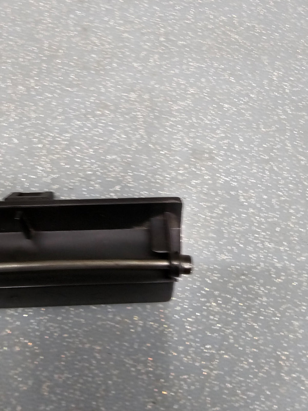 🔥07-13 Chevy Silverado Sierra Center floor Console lower compartment Lid latch