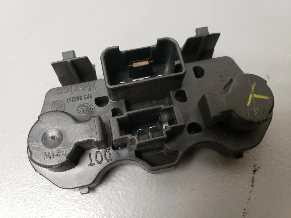🔥05-10 VW Jetta MK5 Outer Taillight Bulb Socket Holder OEM