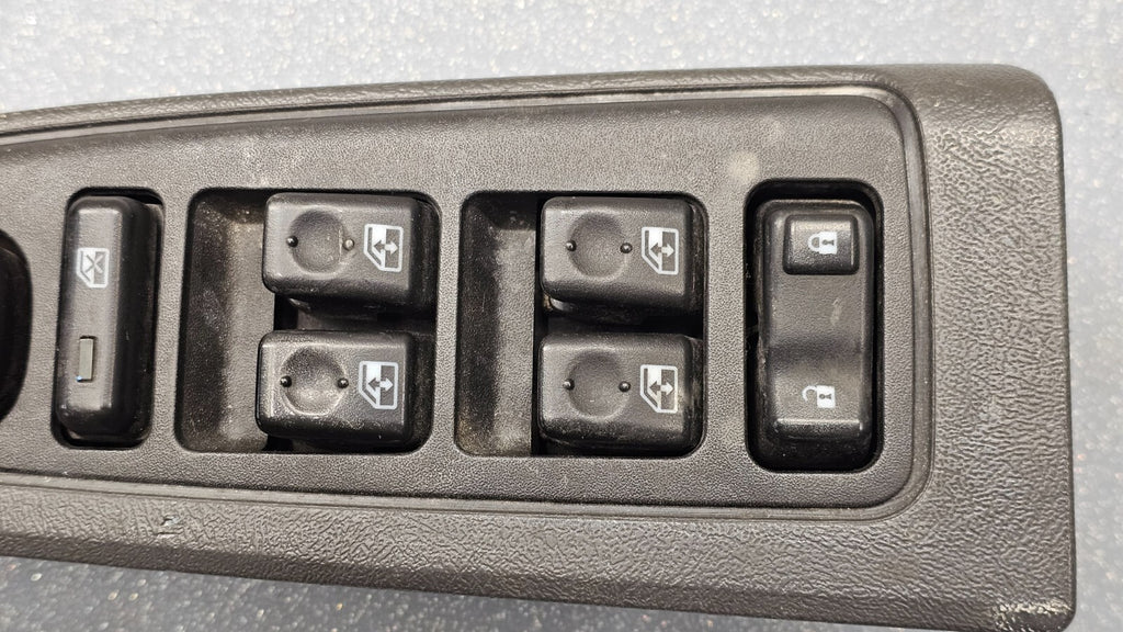 03-06 Silverado Sierra Power Left Driver Master Window Switch Assembly Black WS4