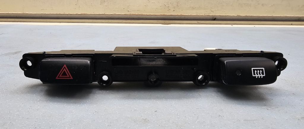 🔥05-10 Kia Sportage Hazard Switch Control Dash Clock Display Time Black