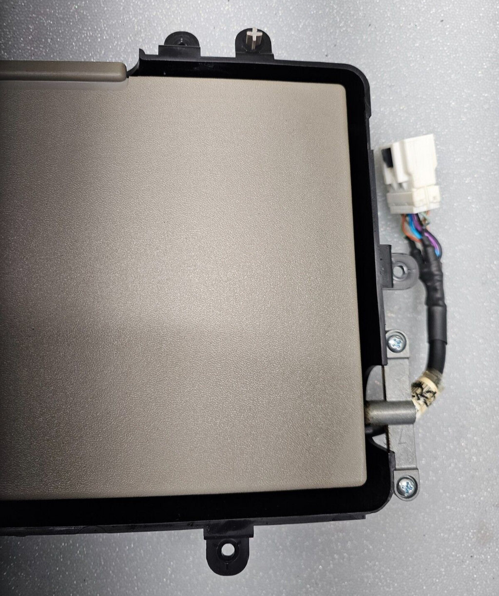 🔥04-05 Titan 04-13 Armada  Entertainment Console Back Plate DVD Screen Assembly