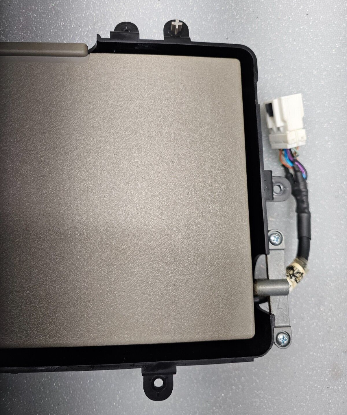 🔥04-05 Titan 04-13 Armada  Entertainment Console Back Plate DVD Screen Assembly