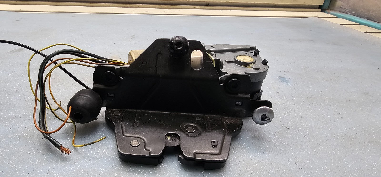 🔥00-06 BMW E53 X5 REAR UPPER LIFTGATE HATCH GLASS LID LOCK LATCH ACTUATOR OEM