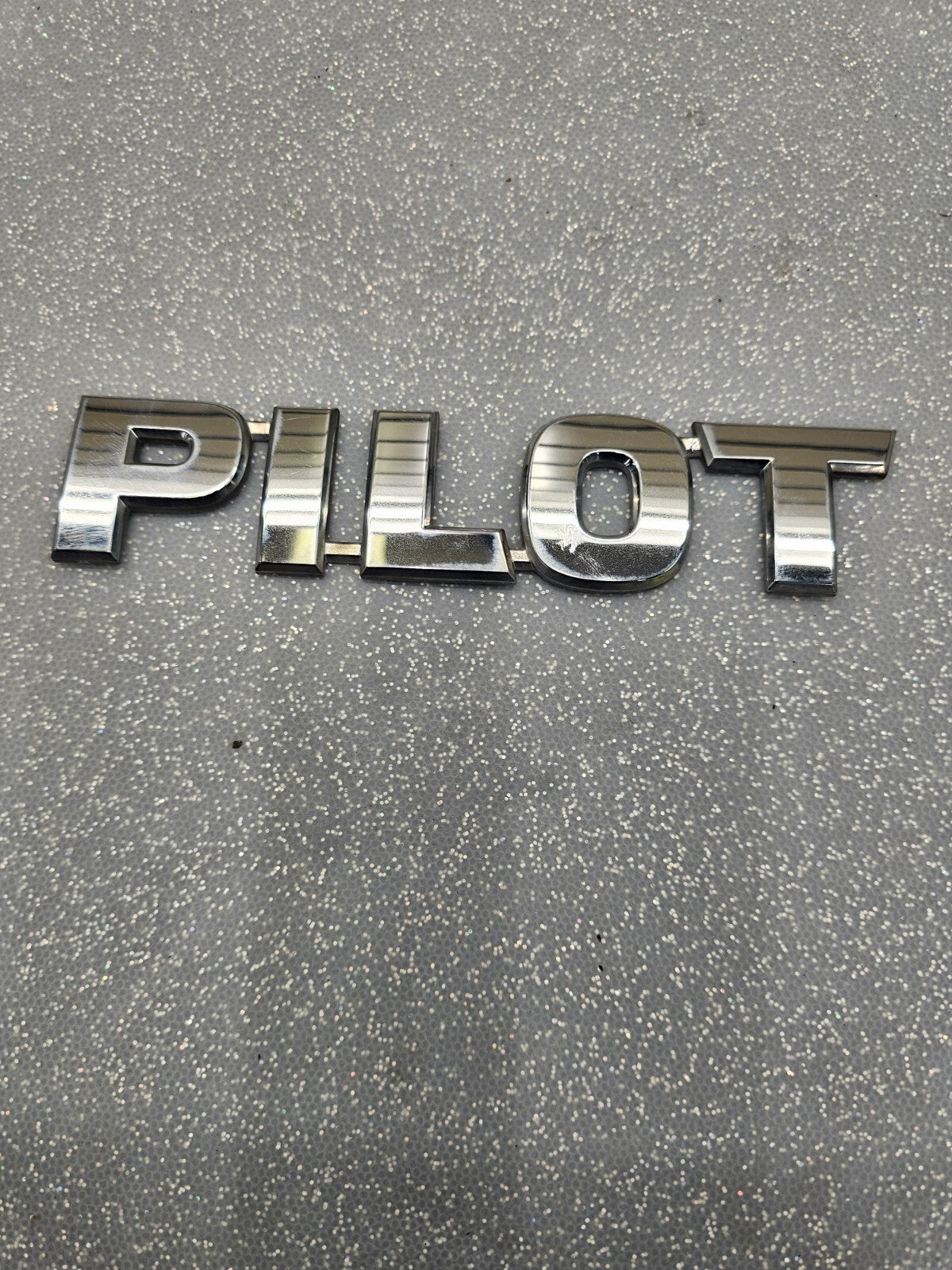 🔥2003-2008 HONDA PILOT REAR LID CHROME CENTER EMBLEM LOGO NAMEPLATE BADGE OEM