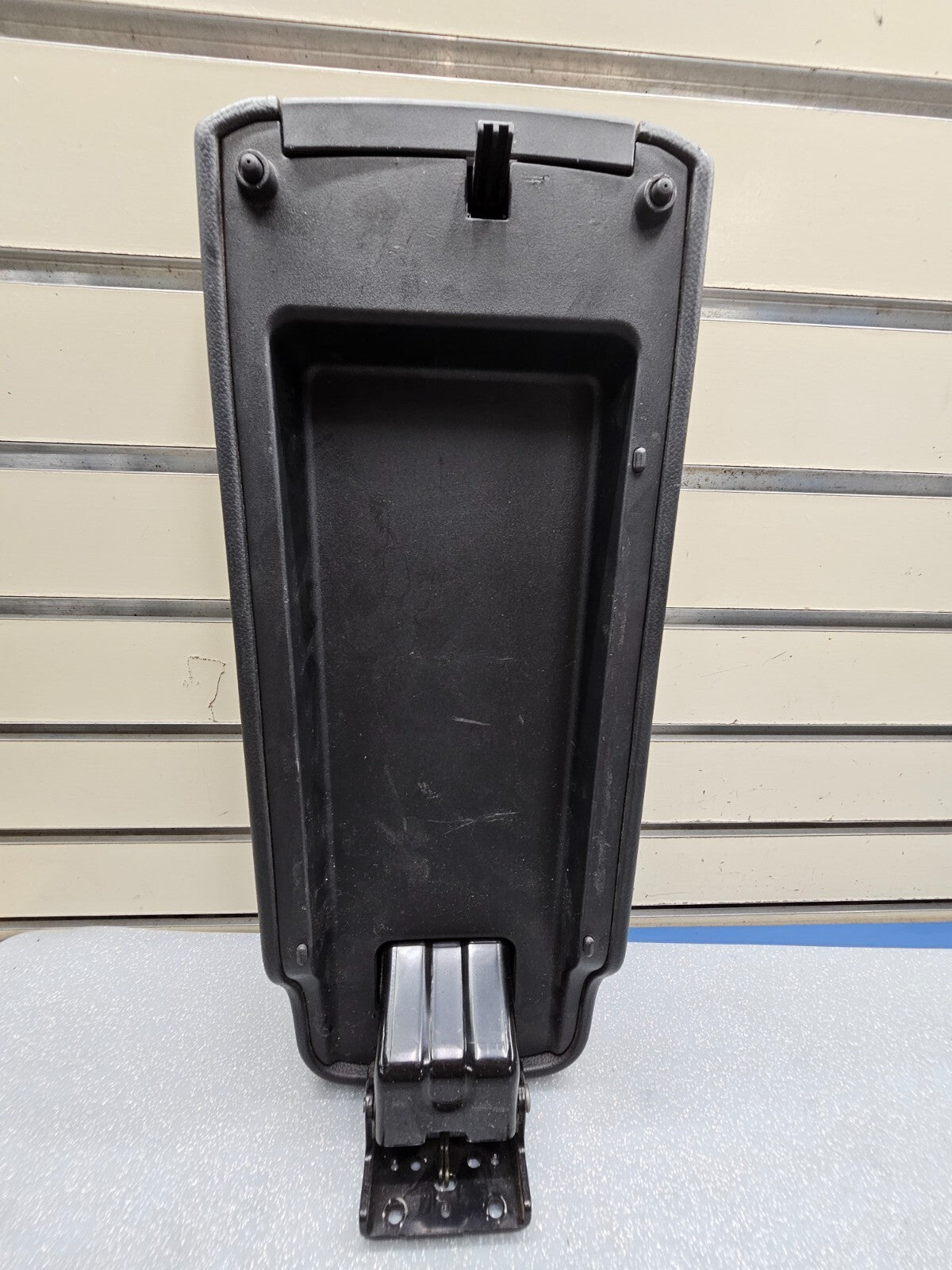 02-06 CAMRY SOLARA LEXUS ES330 CENTER CONSOLE LID ARM REST COVER ASSEMBLY BLACK
