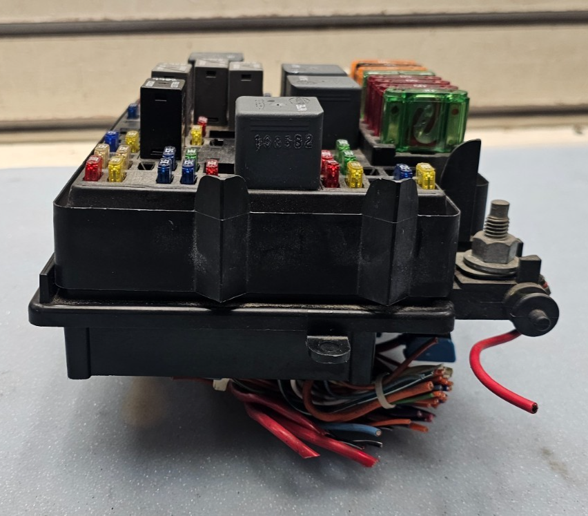 🔥99-02 Silverado Sierra Fuse Box Relay Junction Engine Integrated Power Module