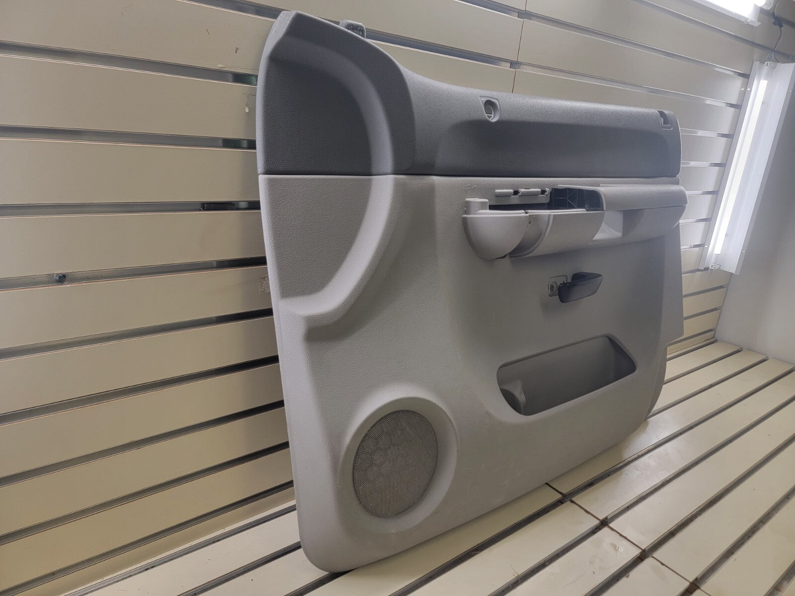 🔥07-09 Chevrolet Silverado GMC Sierra Door Panel right passenger side gray D19