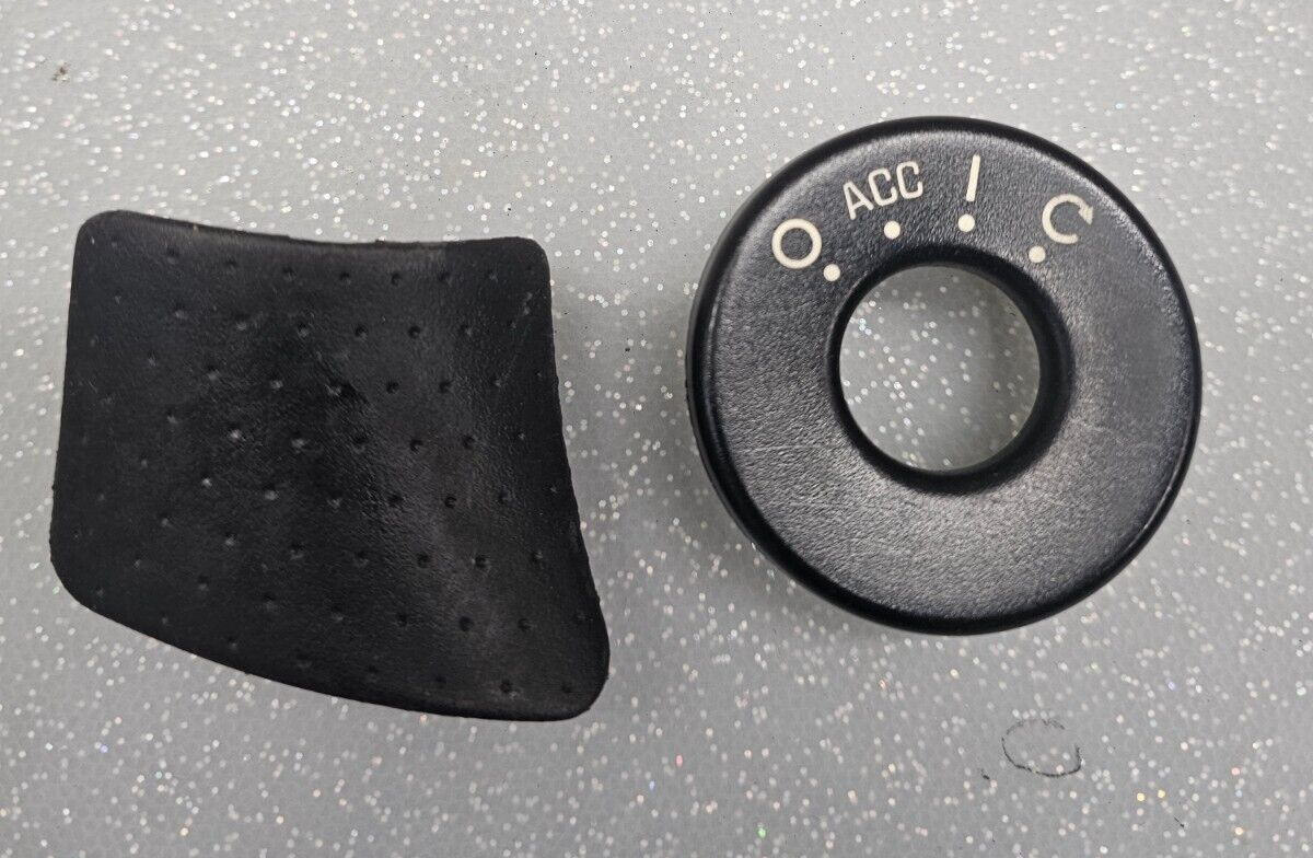04-08 PONTIAC GRAND PRIX DASH TRIM PANEL BEZEL KEYHOLE SURROUND RUBBER PAD SNAP