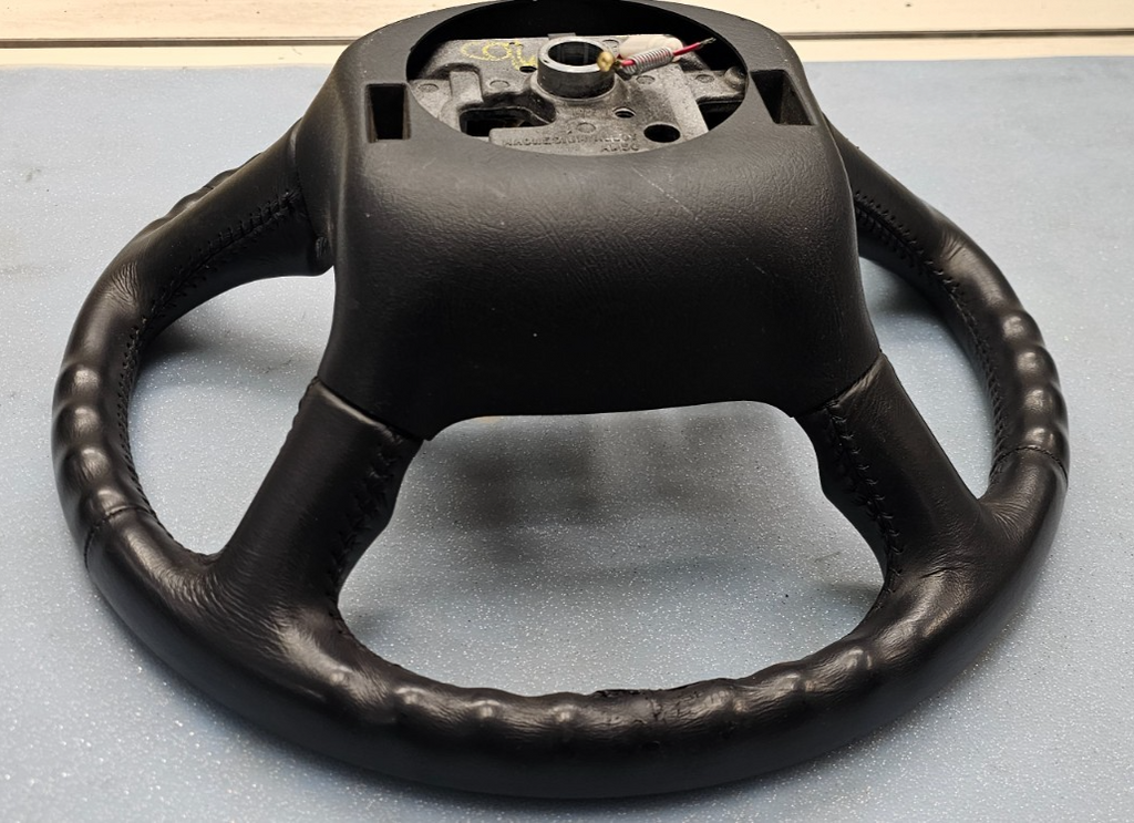 🔥99-02 Silverado Tahoe Suburban Blazer SONOMA Steering Wheel Leather black