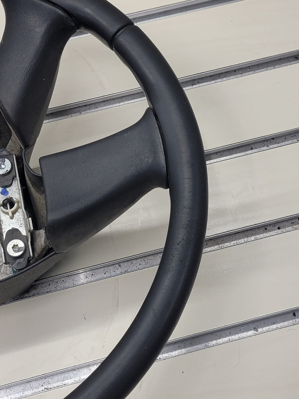 🔥03-06 SILVERADO SIERRA YUKON TAHOE SUBURBAN STEERING WHEEL LEATHER BLACK