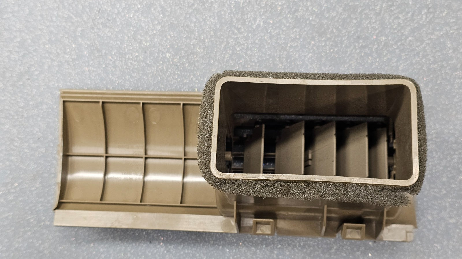 🔥04-07 FORD FREESTAR CENTER DASH AC A/C HVAC AIR VENT HEATER PANEL BEZEL TAN