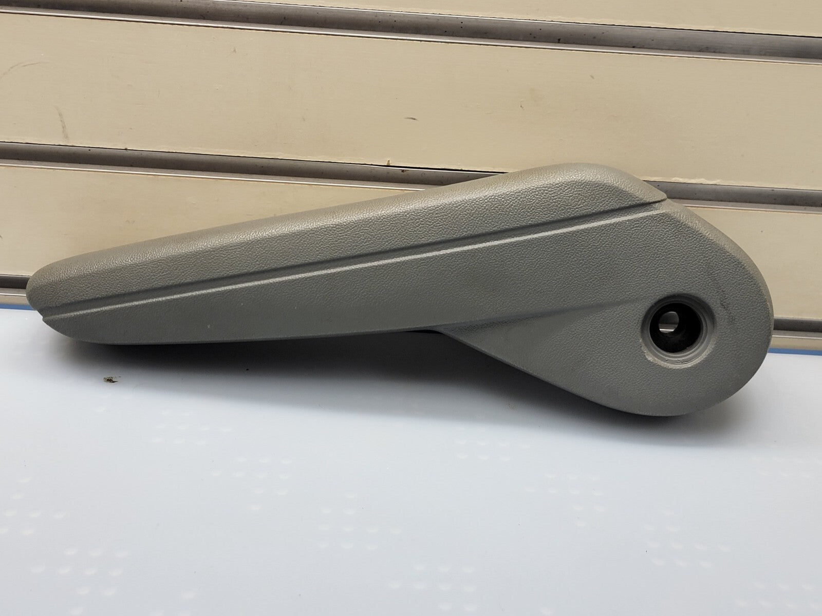 08-11 CARAVAN TOWN & COUNTRY RIGHT PASSENGER SIDE FRONT SEAT ARMREST LIGHT GRAY