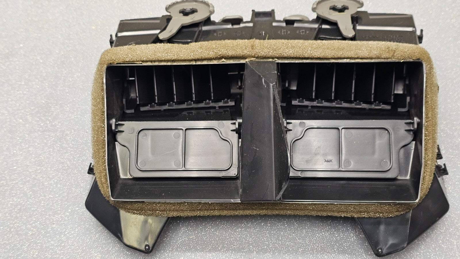🔥08-12 Chevrolet Malibu Center Dash Double Air Vent Heater Conditioning Gray