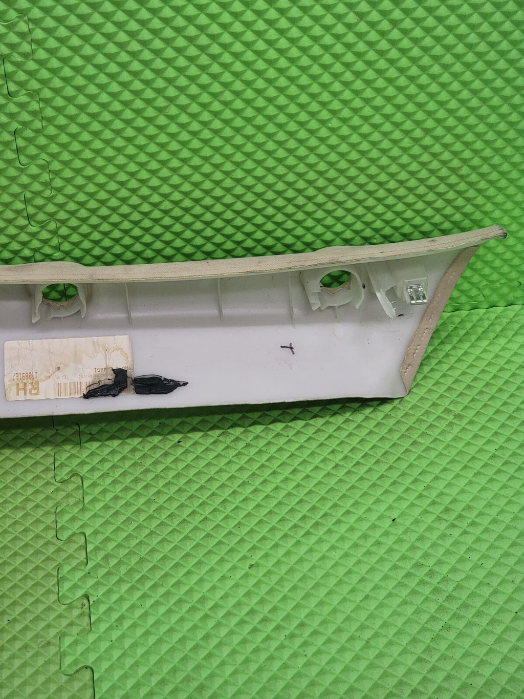 07-14 Chevy Suburban Tahoe GMC Yukon RIGHT PASS. Pillar Windshield Trim OEM TAN